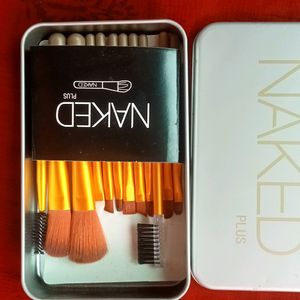 Naked Plus Make-up 12 Brush