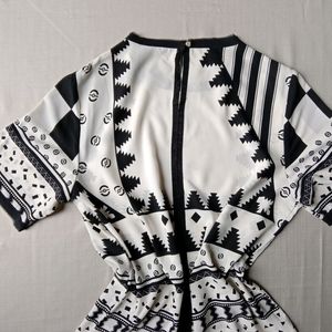 New Korean Aesthetic Black And White Top