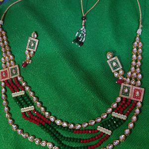 Green N Red Kundan Set