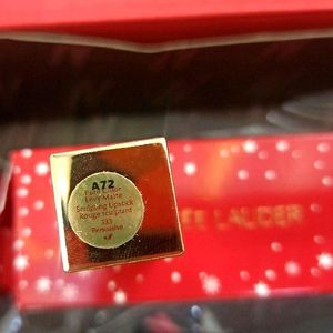 Estee Lauder Persuasive