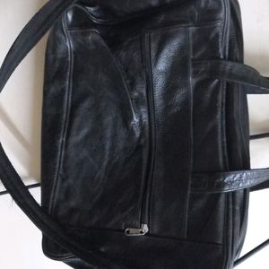 EXECUTIVE LEATHER SHOULDER BAG TOP CONDITION