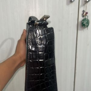 BLACK HANDBAG