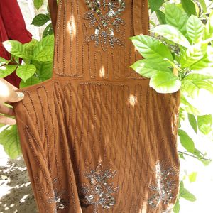 VELEVET HANDEMBROIDERY RUSTY BROEN DUNGREE