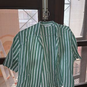 UNIQLO CROP SHIRT