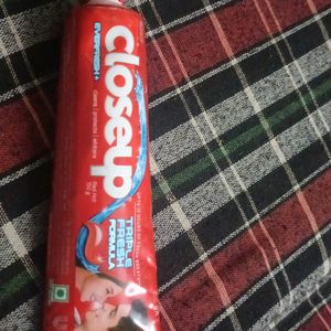 Close Up Toothpaste