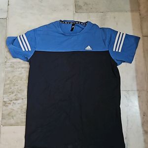 Adidas Tshirt