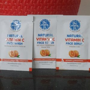 The moms co Natural Vitamin C skin care kit