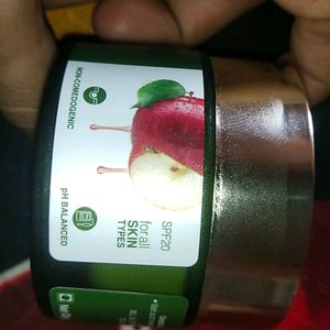 Lotus red apple serum cream with SPF