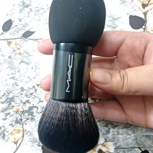 MAC foundation duo brush