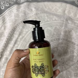 Avimee Niacinamide face wash