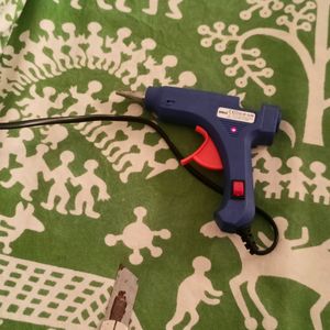 Hot Glue Gun With  Set Of 8 Gluesticks