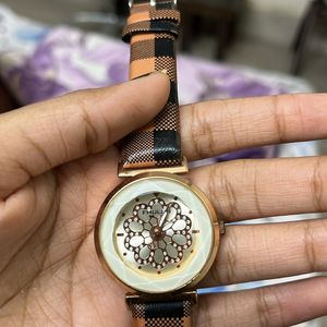 Vintage Floral Wristwatch with Checkered Strap