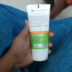 Mamaearth Vitamin C Daily Glow Cream eam