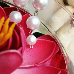 (₹90)Pearl Drop Earrings