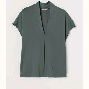 H&M Deep V Neck Stand Up Collar Top🐋