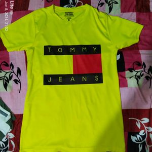 Tommy Hilfiger T-shirt M Size