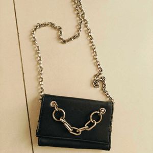 Black Chain Details Sling Bag