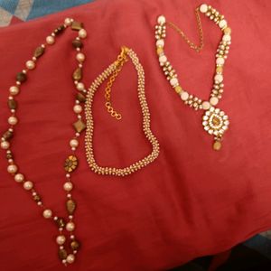 combo of 2necklace n 1full set with earnings in pearl n kundan