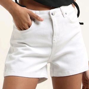 White Shorts From Westside(Nuon)