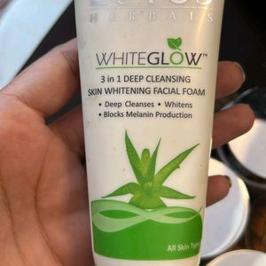 Lotus Herbals White Glow