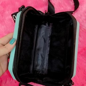 Huge Price Drop💦💦Sling Bag Box Style Brand New💕