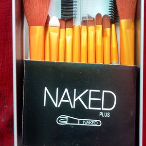 Naked Plus Make-up 12 Brush