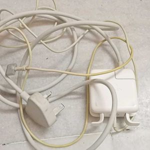 APPLE NEW AND ORIGINAL LAPTOP CHARGER