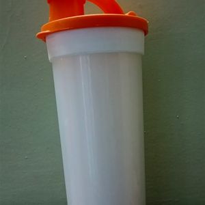 Tupperware Sipper Tumbler