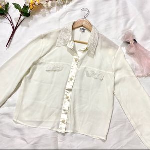 Ebroidered Collar Shirt🤍