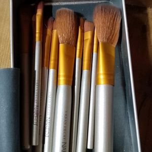 NAKED MAKEUP BRUSHES WITH ONE OVAL SHAPE 🖌️