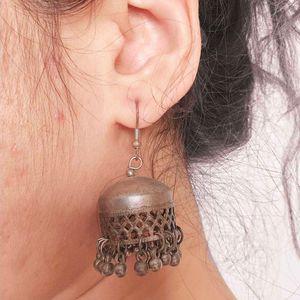 Medium Sized Jhumkas