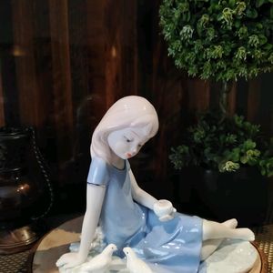 Beautiful Girl Showpiece For Home Decor