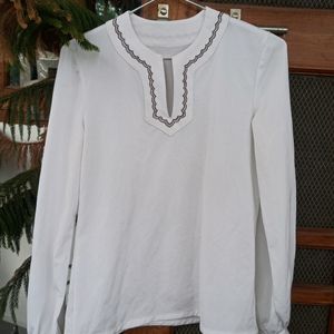 White Top With Beautiful Neckline - M/L