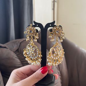 Earring Set With Mangtikka