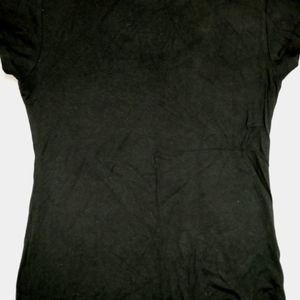 simple black fitted tshirt