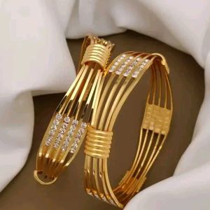 CUBIN ZIRCONIA DIAMOND GOLD PLATED BANGLE