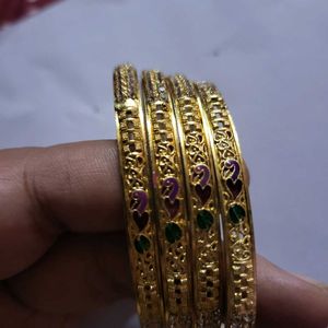 4 BANGLES AND 1 BRACELET