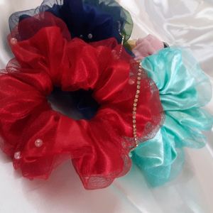 PEARL SCRUNCHIES