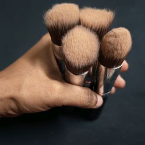 8 Makeup Brushes