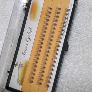 Set Of 5 Combs With Aesthetic Eyelashes Box