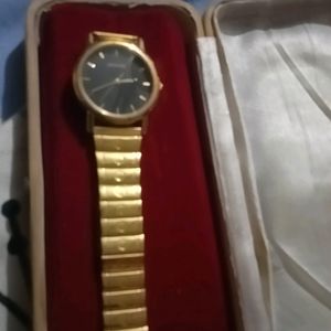 Golden Mens Watch With Black Dail