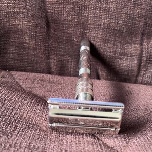 Brass Meterial Razor For Men And Women Silver