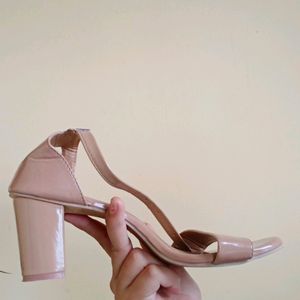 matte nude heels 👠