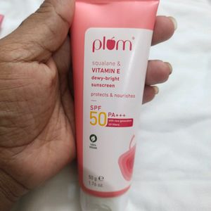 Plum Vitamin E Dewy Sunscreen Spf 50++