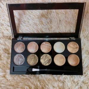 Half-N-Half Eyeshadow Pallete At Reasonable Prices