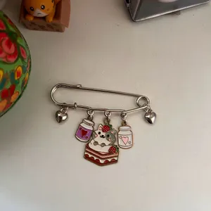 Kawaii Strawberry & Cat Pin 🍓🍰