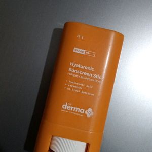 Derma Co Hyaluronic Sunscreen Stick Spf 60