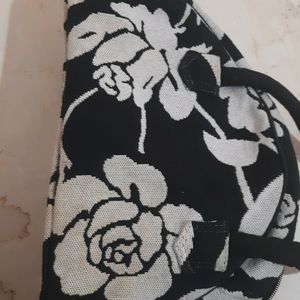 Black & White Rose Hand & Side Bag