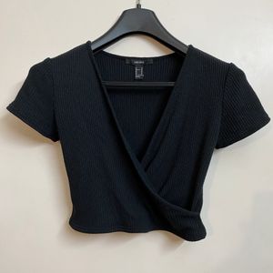 forever 21 deep neck black crop top (only ₹ accept