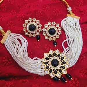 Kundan Choker Set With Carving Stones